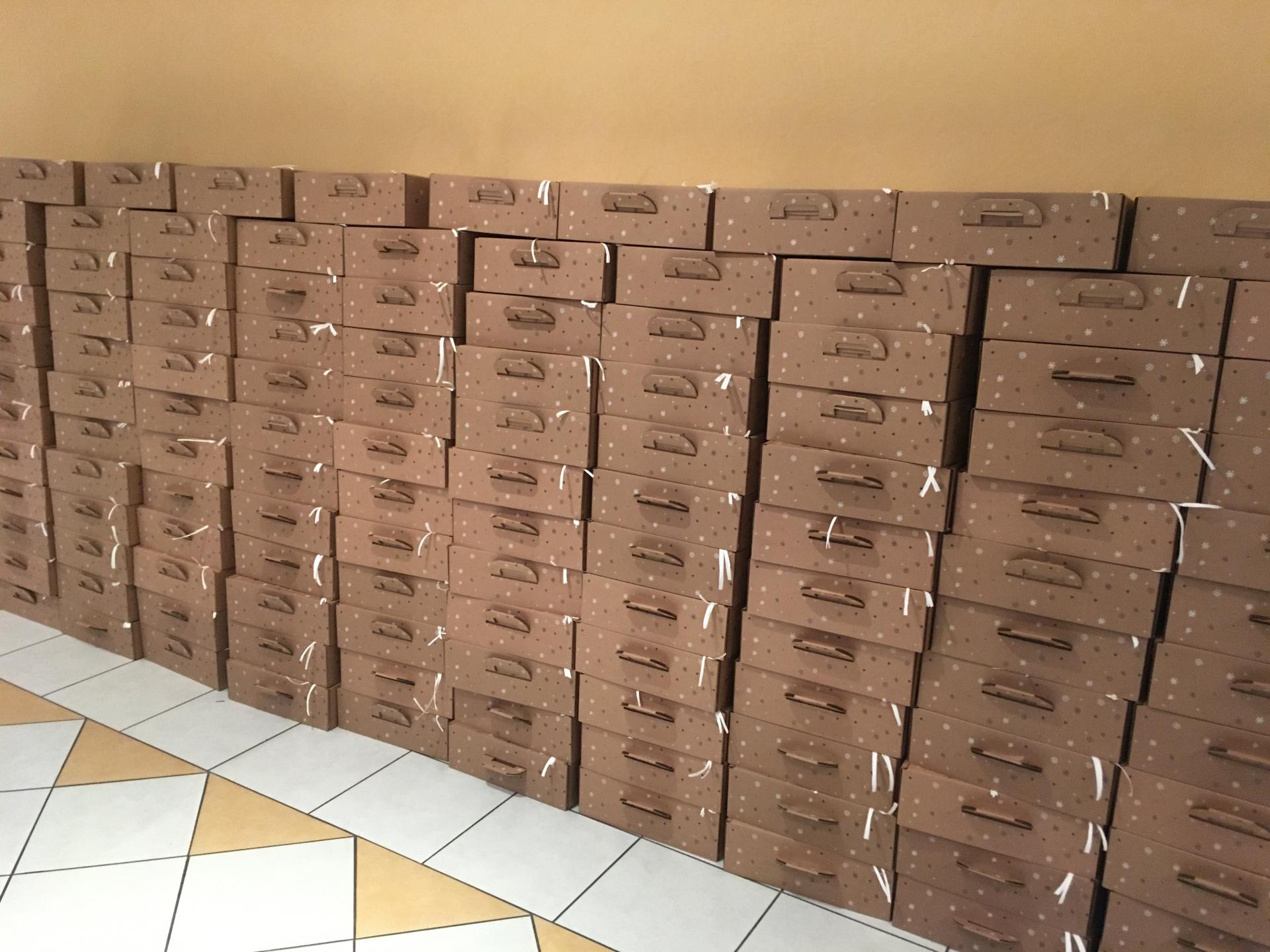 Livraison de colis noel mairie colis aines regalez vous en cevennes